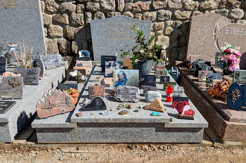 Tombe Jean Ferrat